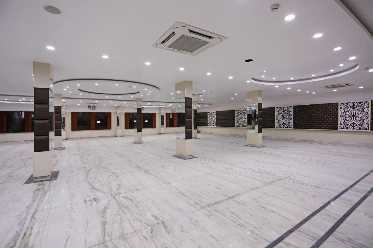 Capital O 10060 Hotel The Leaf Lucknow Exterior photo
