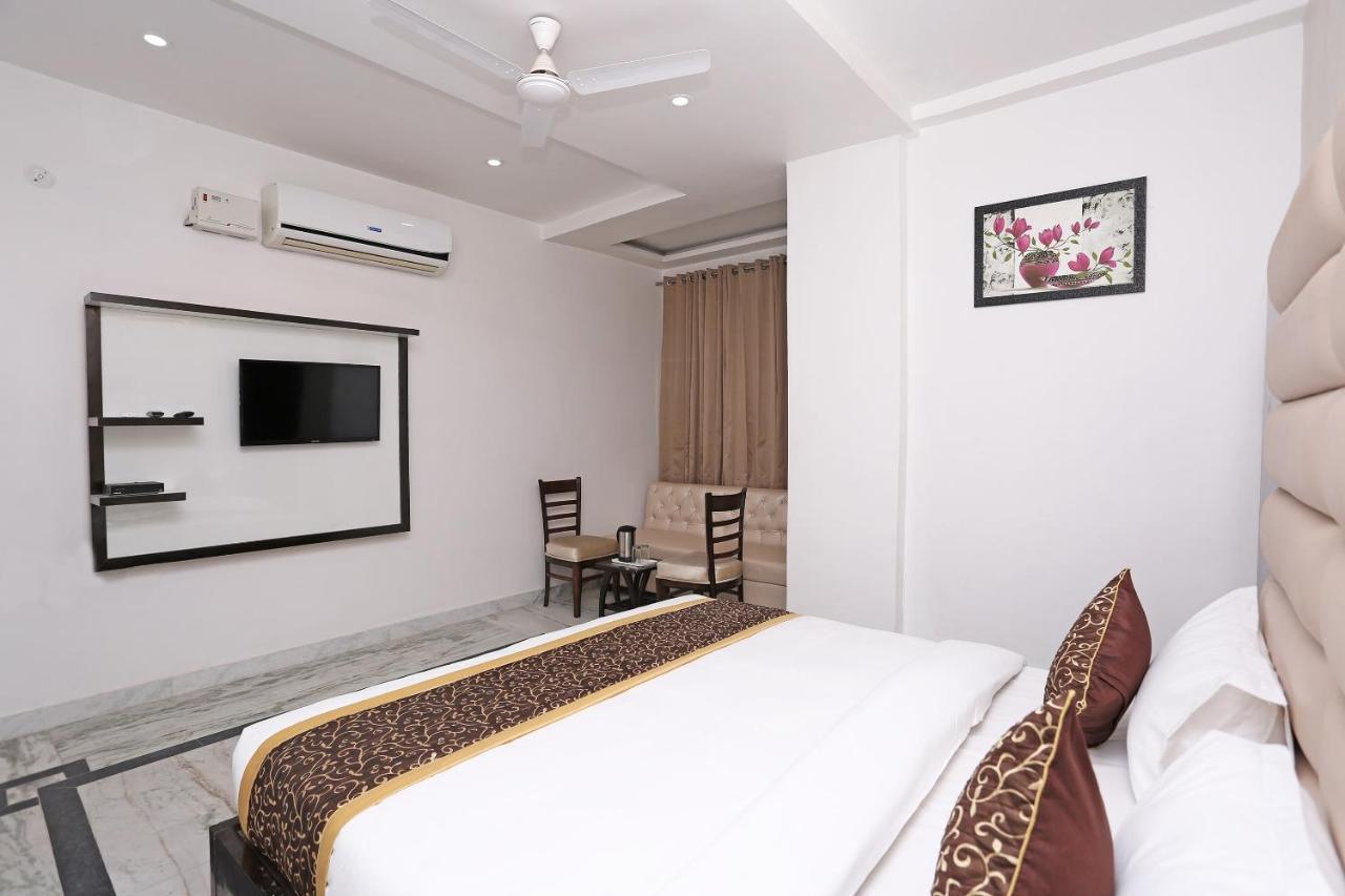 Capital O 10060 Hotel The Leaf Lucknow Exterior photo